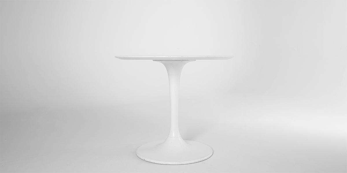 36"DIA White Saarinen Table