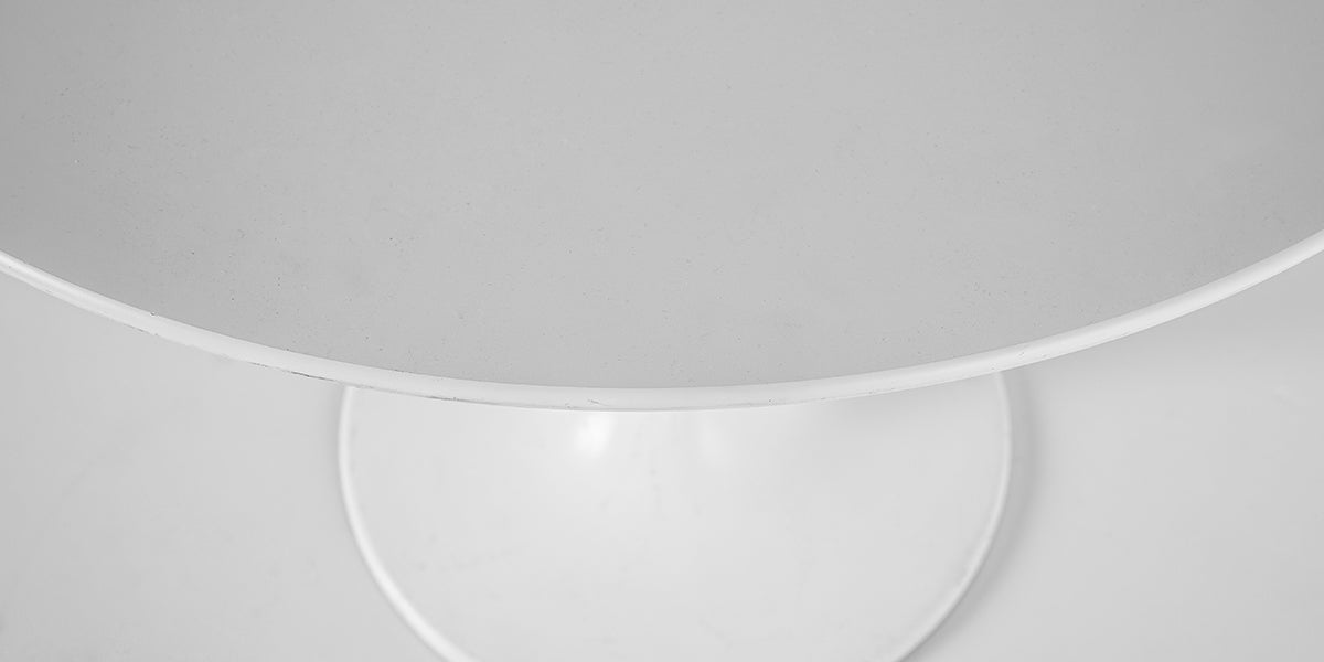 36"DIA White Saarinen Table