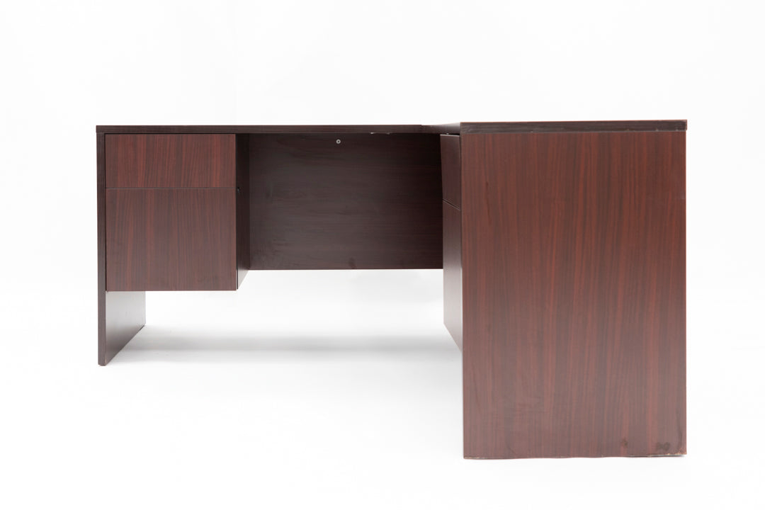 60" x 70" L-Shaped Desk - Right Return- Mahogany